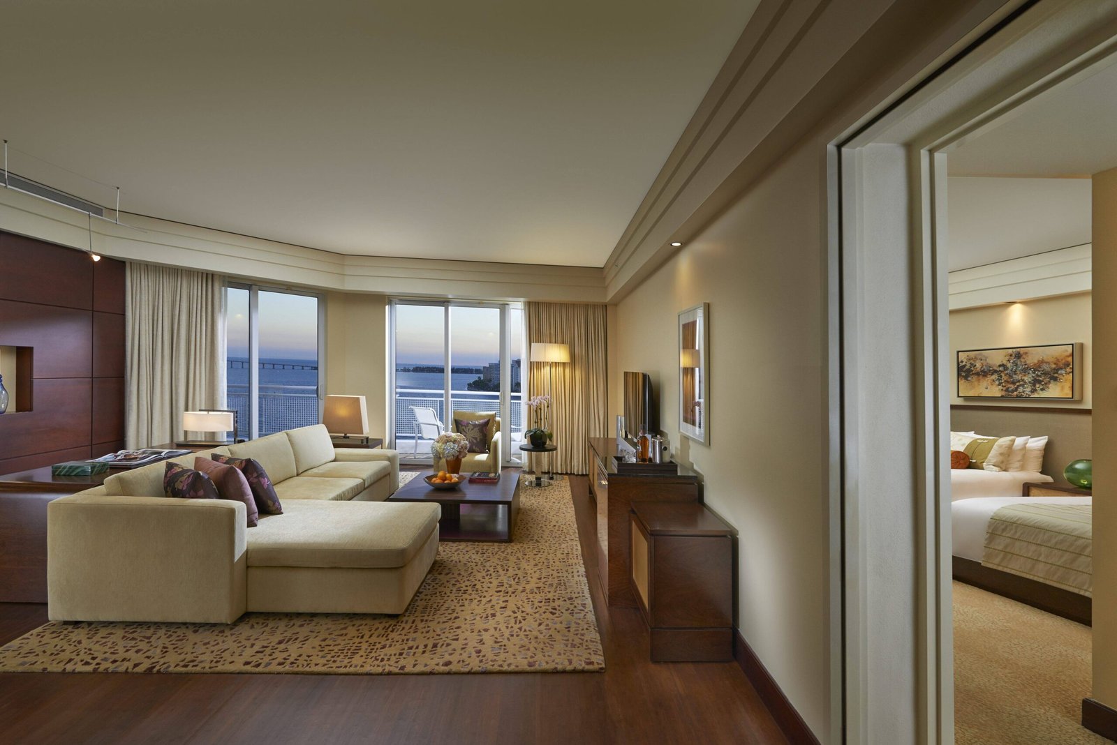 miami-2014-suite-biscayne-living-and-bedroom